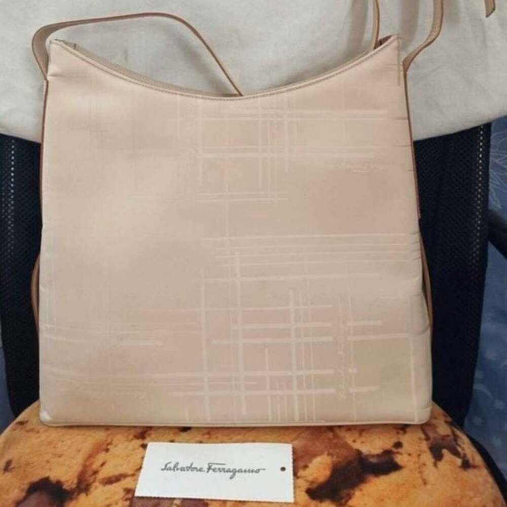 BRAND- SALVATORE FERRAGAMO
COLOR- CREAM